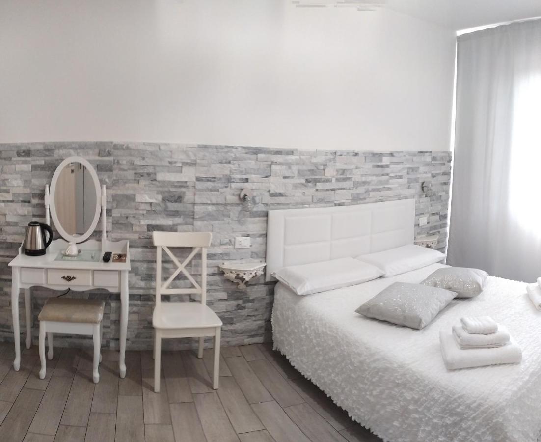 Domus Florio - Humanitas Rozzano Bed and Breakfast Pieve Emanuele Buitenkant foto